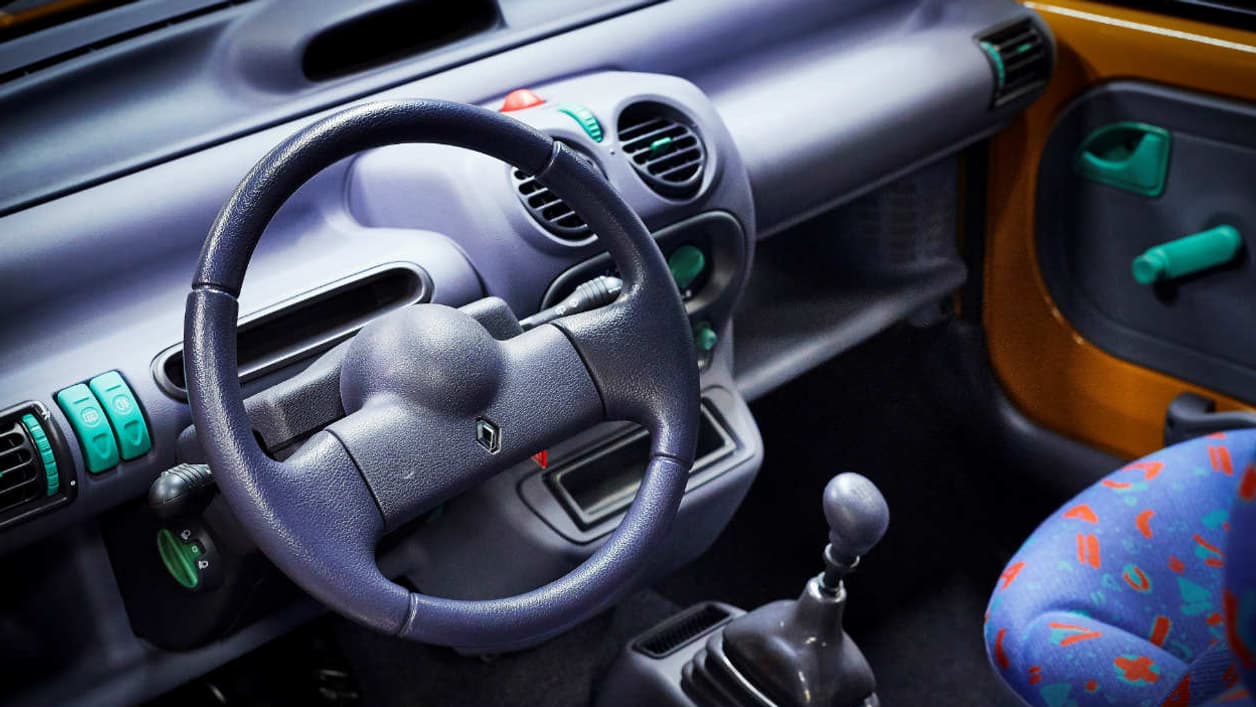 Pour la carrosserie, comme pour l'habitacle, Renault a joué la carte des couleurs. Pour la carrosserie, comme pour l'habitacle, Renault a joué la carte des couleurs.
