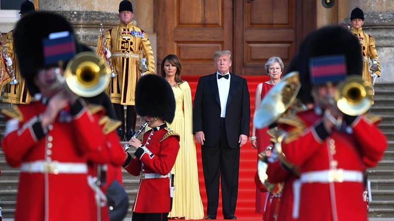Le président américain Donald Trump avec sa femme Melania et Theresa May, Premier ministre du Royaume-Unis, le 12 juillet 2018.