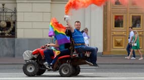 L'activiste russe Nikolai Alexeyev durant une manifestation pour les droits des homosexuels à Moscou en mai 2015