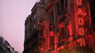 Le théâtre Mogador à Paris. (illustration)