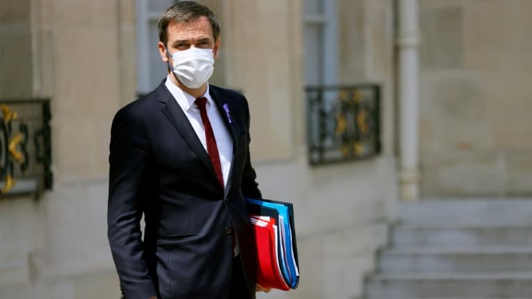 Le ministre de la Santé Olivier Véran à la sortie de l'Elysée, le 2 juin 2021 à Paris