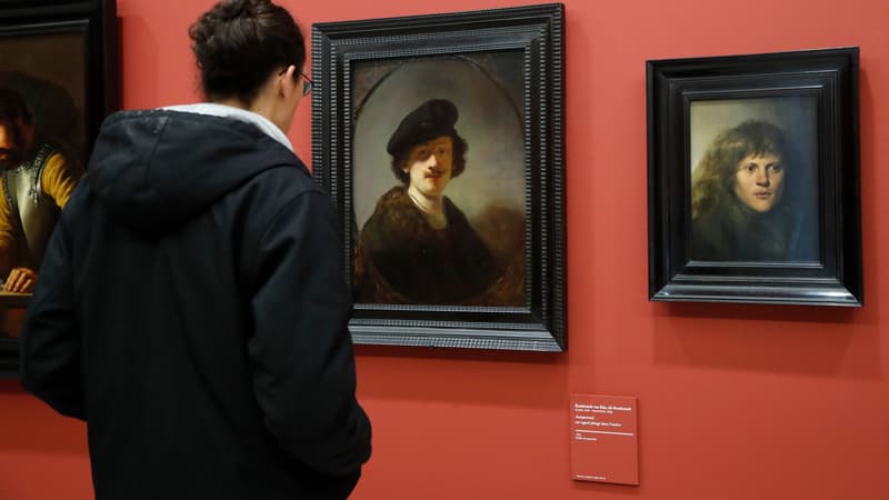 Les Rembrandt, alors qu'ils étaient exposés au Louvre, à Paris.