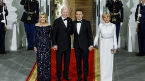 Jill et Joe Biden et Emmanuel et Brigitte Macron lors d'un dîner d'Etat à Washington le 1er décembre 2022