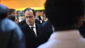 François Hollande "assure qu'il n'y aura pas de réinstallation" de migrants dans la "Jungle" de Calais.