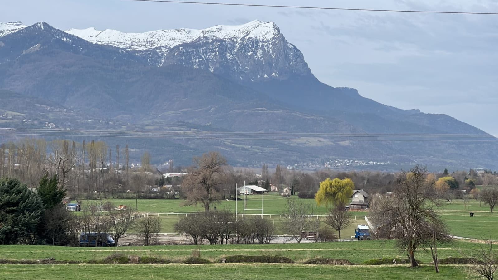 Le terrain d’atterrissage au pied du Roc à Embrun, où Emmanuel Macron est attendu ce jeudi 30 mars dans les Hautes-Alpes.