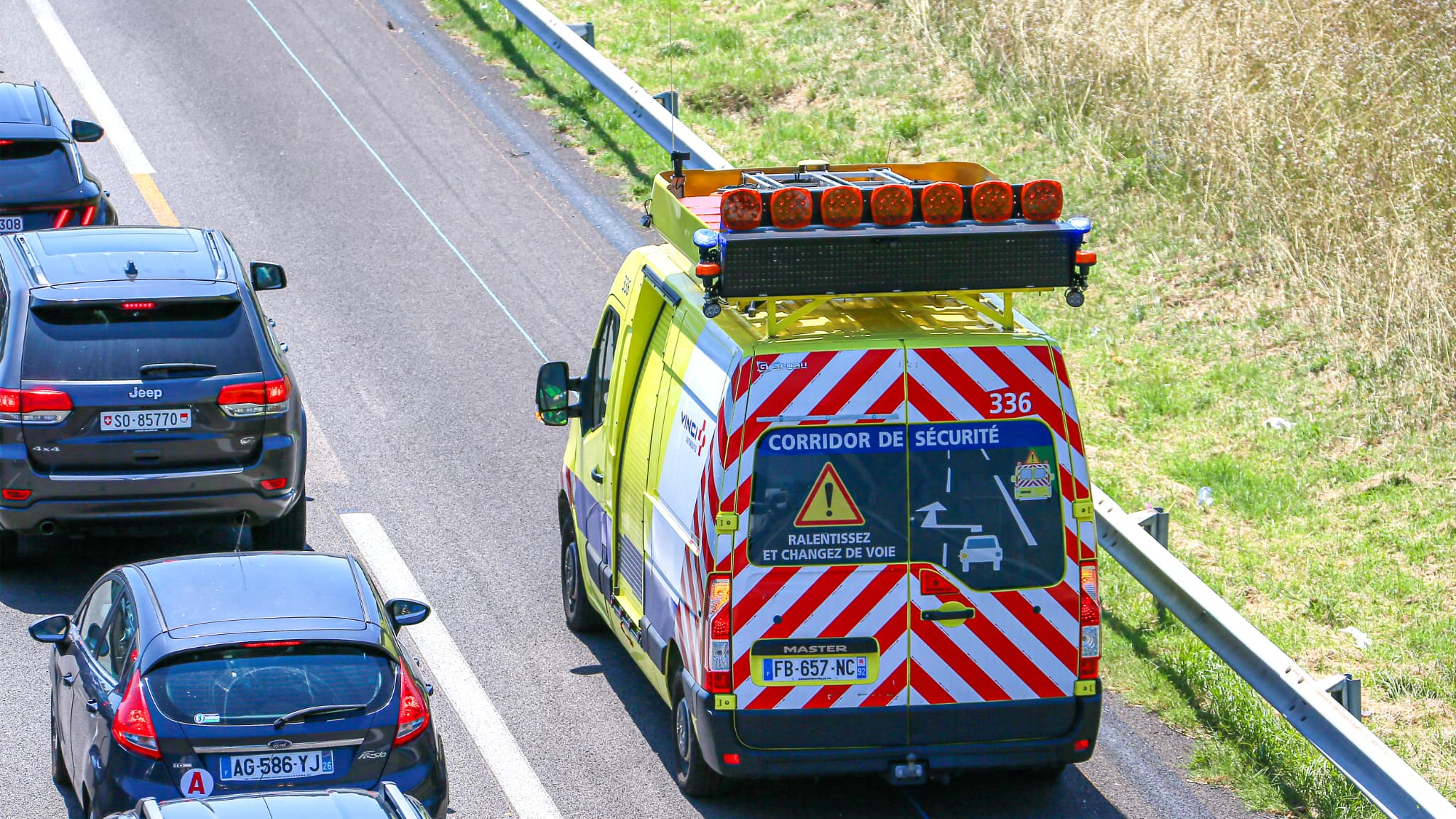 À LA ROCHELLE, DES AGENTS DES ROUTES MOBILISÉS POUR SENSIBILISER LES AUTOMOBILISTES AUX ACCIDENTS