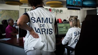 Employées du Samu dans un centre d'appels de l'hôpital Necker, à Paris le 22 mai 2018