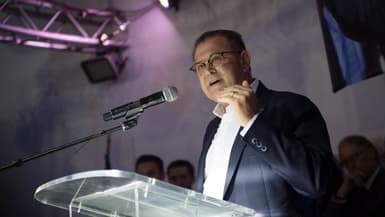 Bruno Gilles, ex-sénateur du parti Les Républicains, prend la parole lors d'un meeting politique pour lancer sa campagne pour les élections municipales de 2020