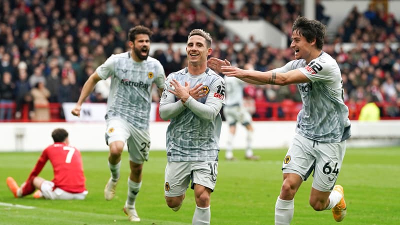 L'attaquant de Wolverhampton Daniel Podence fête son but contre Nottingham Forest