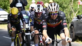 Tim Wellens devant Quinn Simmons lors de la 15e étape du Tour de France, le 20 juillet 2025