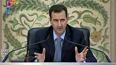 Le président syrien Bachar al Assad. Le gouvernement syrien a adopté mardi un projet de loi abrogeant l'état d'urgence qui était en vigueur depuis 1963 dans le pays, selon l'agence de presse officielle Suna. /Image diffusée le 16 avril 2011/REUTERS/Syrian