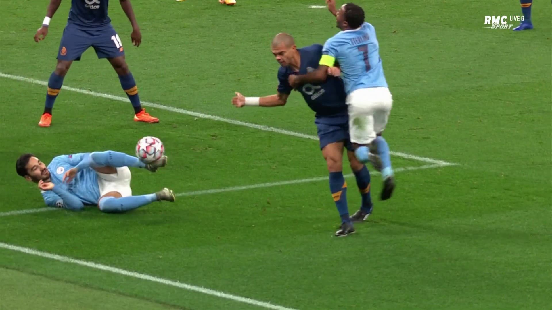 Pepe au duel avec Sterling