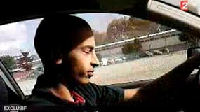 Mohamed Merah au volant de sa voiture dans une vidéo amateur tournée il y a plus d'un an..