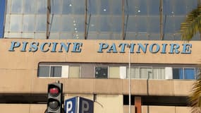 Ce palais des sports, érigé en 1984, abrite aussi des bureaux et un parking de 2.000 places. 