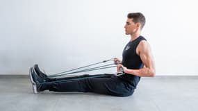 Exercice avec élastique de musculation