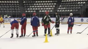 La Fédération française de hockey sur glace organise l’arrivée d’Ukrainiens fuyant la guerre
