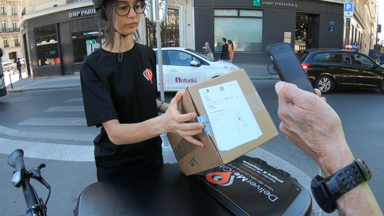 Les livreurs de DeliverMe City sont tous employés en CDI. Les livreurs de DeliverMe City sont tous employés en CDI.