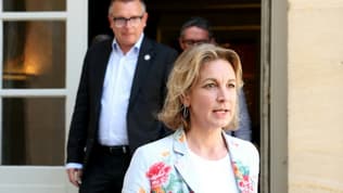 La leader de la CFDT Marylise Léon (D), suivie du responsable de la CFTC Cyril Chabanier, quitte l'hôtel Matignon, le 24 juin 2025