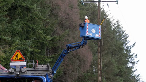 5.000 foyers restaient privés d'électricité en Bretagne.