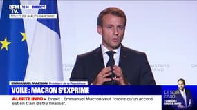 "Faisons bloc et ne nous divisons pas": Macron répond à la polémique autour du voile