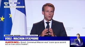 "Faisons bloc et ne nous divisons pas": Macron répond à la polémique autour du voile