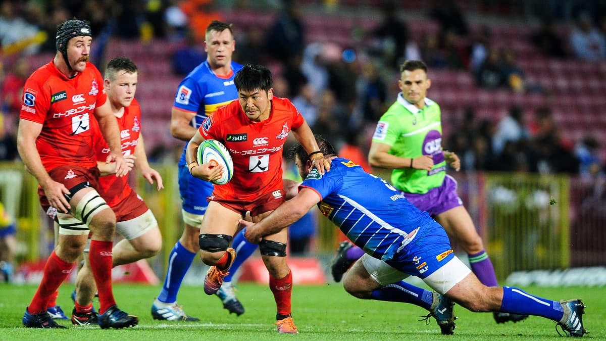 Shuhei Matsuhashi (avec la balle) et les Sunwolves participe au Super Rugby jusqu'en 2021 Shuhei Matsuhashi (avec la balle) et les Sunwolves participe au Super Rugby jusqu'en 2021