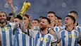 Lionel Messi a présenté la Coupe du monde au public du stade de Santiago del Estero, le 28 mars 2022