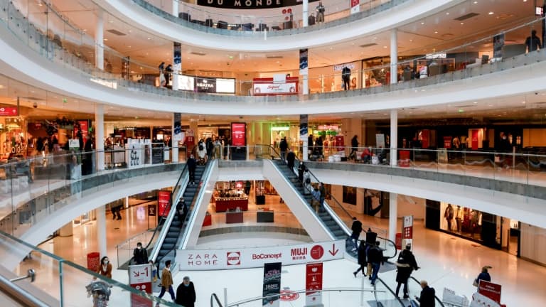 Vue de l'intérieur du centre commercial Beaugrenelle à Paris, le 30 janvier 2021