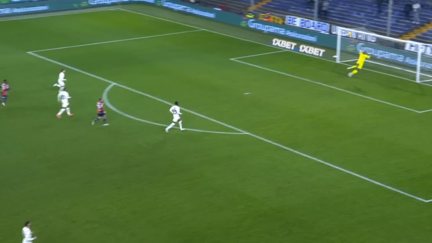Le deuxième arrêt de Mike Maignan face au Genoa Le deuxième arrêt de Mike Maignan face au Genoa