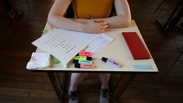 Une candidate au baccalauréat lors de l'épreuve de philosophie en juin 2019 (photo d'illustration)