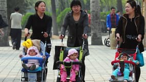Des mères de famille dans un parc de Pékin en 2011. (Illustration)