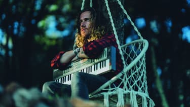 Julien Doré sort son album acoustique "Vous & moi", le 2 mars 2018