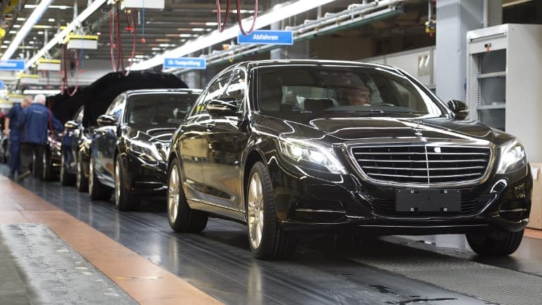 Après le marché chinois, c'est désormais la mise aux normes de certains de ses véhicules après révélation du Dieselgate qui pèse sur les comptes de Daimler.