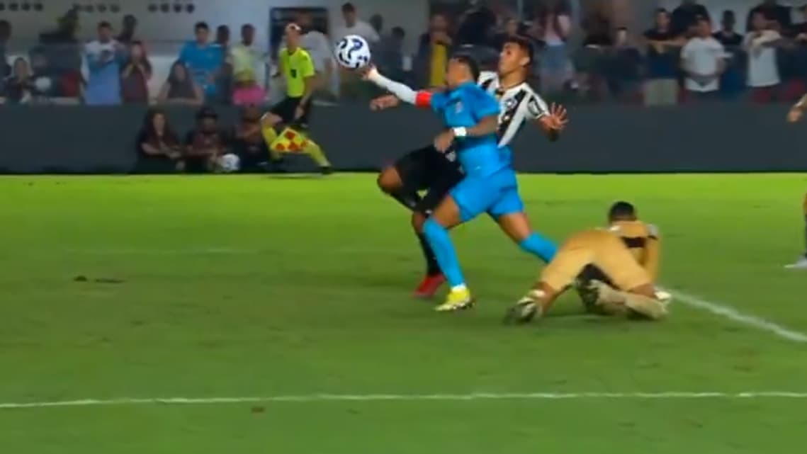 Le but de la main de Neymar avec Santos, sanctionné d'un carton rouge, 1er juin 2025
