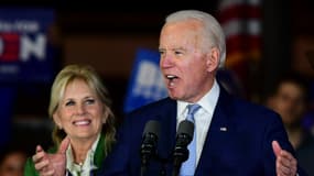 Joe Biden accompagné de sa femme Jill, pendant le Super Tuesday, à Los Angeles le 3 mars 2020