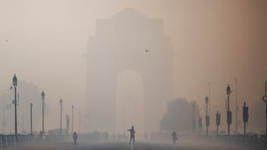 Un soldat près de la porte de l'Inde à New Delhi le 14 janvier 2021. New Delhi est la ville la plus polluée en 2020 (comme en 2019), avec plus de huit fois la dose maximale recommandée par l'OMS.