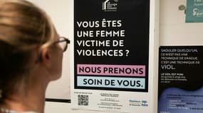 Une affiche d'information sur les violences conjugales aux urgence de l'hôpital de La Timone à Marseille, le 31 décembre 2024.