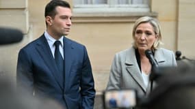 Jordan Bardella et Marine Le Pen à l'issue d'un entretien avec le Premier ministre à Matignon, le  16 décembre 2024
