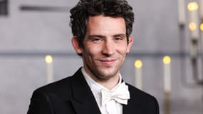 L'acteur Josh O'Connor, le 17 novembre 2025 à l'avant-première de "Wake Up Dead Man: Une histoire à couteaux tirés" à Los Angeles