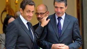 Le secrétaire général de l'Alliance atlantique Anders Fogh Rasmussen et Nicolas Sarkozy, à la sortie de l'Elysée, à Paris. La France se dit prête à contribuer financièrement et matériellement au projet américain de bouclier anti-missile en Europe mais con