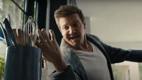 Jeremy Renner dans la publicité de la marque Silk