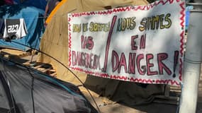 Un camp de migrants en face d'une école à Lyon.