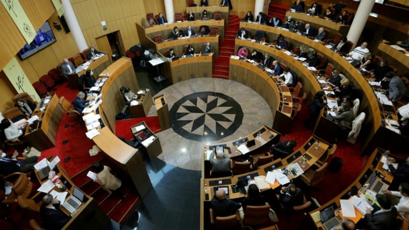 Autonomie de la Corse: le projet constitutionnel adopté par l'Assemblée insulaire