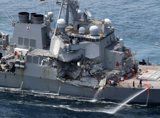 Le destroyer américain USS Fitzgerald endommagé dans une collision avec un cargo au large du Japon, le 17 juin 2017