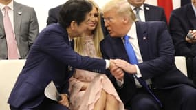 Ivanka Trump entre Shinzo Abe et Donald Trump, le 29 juin 2019 à Osaka, au Japon, pendant le G20. 