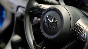 Le volant d'une voiture Toyota