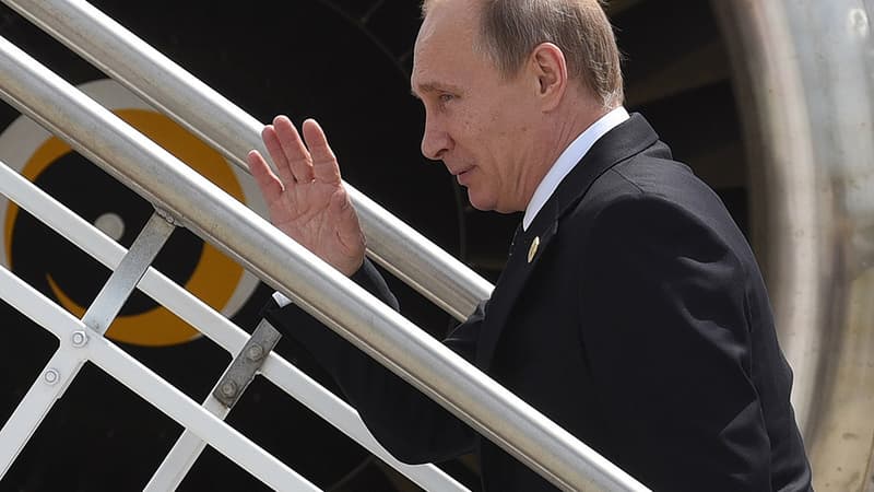 Vladimir Poutine est parti plus tôt du G20 prétextant devoir faire une bonne nuit pour travailler lundi. 