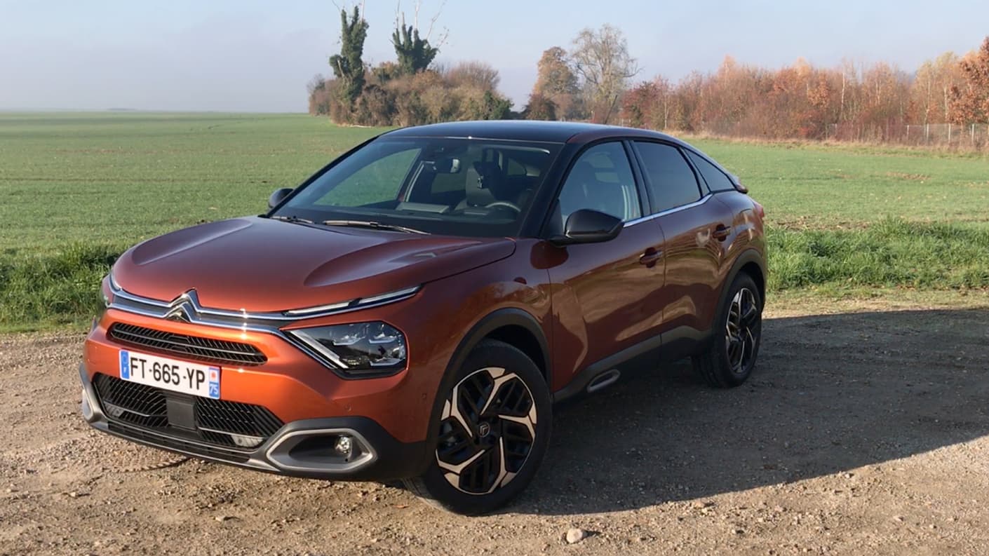 Présentée comme une berline, cette nouvelle C4 emprunte quelques codes aux SUV. Présentée comme une berline, cette nouvelle C4 emprunte quelques codes aux SUV.