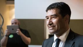 L'élu EELV Karim Zéribi pendant la campagne pour les européennes le 11 avril 2014 à Marseille