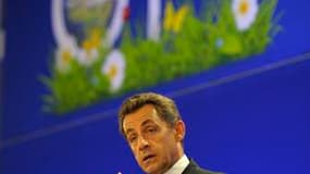 L'inquiétude sur la crise grecque monte jeudi en France où Nicolas Sarkozy, à la tribune d'une conférence d'organisations agricoles à l'OCDE, a lancé un appel à l'esprit de responsabilité et à "l'unité" des Européens pour trouver un compromis sur le nouve